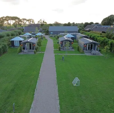 an overhead view of a road leading to a house at Recreatie aan de Vecht, Hooibergje 2, Weesp in Weesp