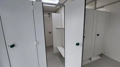 a row of white lockers in a locker room at Recreatie aan de Vecht, Hooibergje 2, Weesp in Weesp