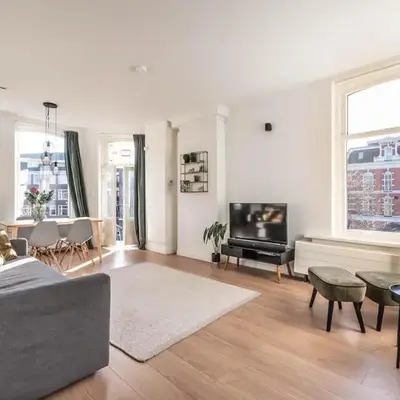 Panoramic canalview apartment