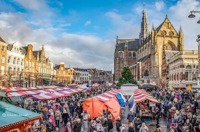 a crowd of people walking around a market in a city at Appartement Zijlweg in Haarlem