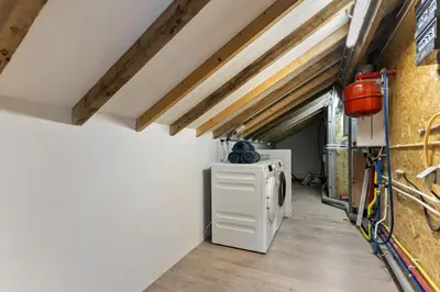 a laundry room with a washer and dryer at Boerderijwoning 't Trogje in Heiloo