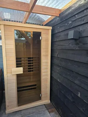 a sauna with a window on a wall at leuke gezellige blokhut in Vijfhuizen