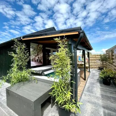New cozy chalet with jacuzzi and home cinema near Amsterdam