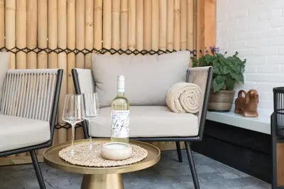 a bottle of wine on a table with two chairs at Ben Thuis Studio Alkmaar in Alkmaar