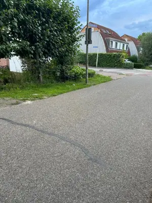 a crack in the middle of a road at Vlinder 2pers studio in Utrecht