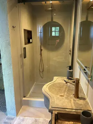 a bathroom with a shower with a sink and a shower at B&B De Wilgenhoeve in Kwadijk