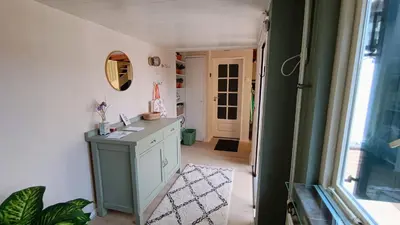 a bathroom with a green cabinet and a mirror at Vakantiehuis Lycka in Noordwijkerhout