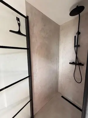 a bathroom with a shower at 't Hoevehuisje in Beverwijk