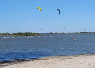 a group of people kite surfing in the water at B&B Het Boompje in Wervershoof