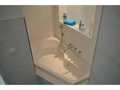a mirror of a bathroom with a bath tub at Waddengoud in Ons Belang