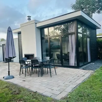 Stylish chalet in nature near Amsterdam