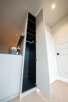 a closet with a glass door in a room at B&B Blaauw - Raadhuis Suite in Heemstede