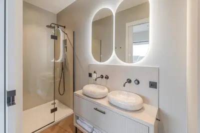 a bathroom with two sinks and a shower at Seinhuis Post VI in Amersfoort