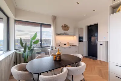 a kitchen and dining room with a table and chairs at Seinhuis Post VI in Amersfoort
