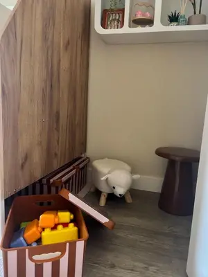 a childs room with a crib and a toy at Casa Amare in Egmond aan Zee