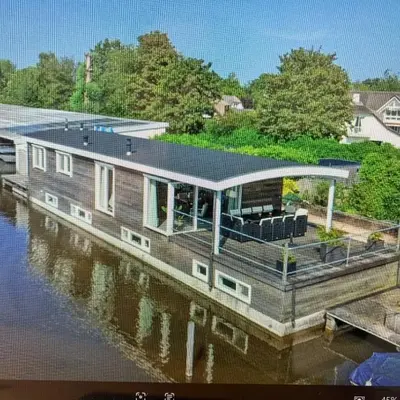 Houseboat the Otter incl free boat and supboards