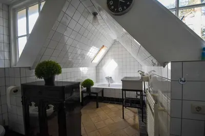 a bathroom with a sink and a bath tub at Klein Nieuwe Wegen in Ons Belang