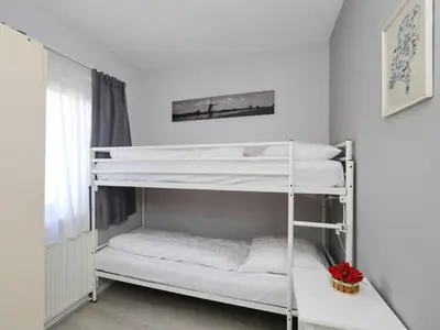 a bunk bed room with two bunk beds at Holiday Home Hollandsche Tulp by Interhome in Noordwijkerhout
