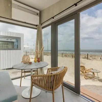 Cabana's direct op het strand