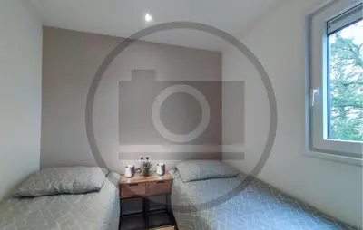 a bedroom with two twin beds and a window at Cozy Home In Vinkeveen With Harbor View in Vinkeveen