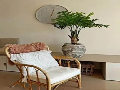 a room with a chair and a vase with a plant at Dirkshorn Holiday Home for 4 in Dirkshorn