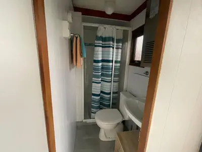 a small bathroom with a toilet and a sink at Apartment Chalet Welcome direkt am Wasser mit eigenem Steig by Interhome in Wervershoof