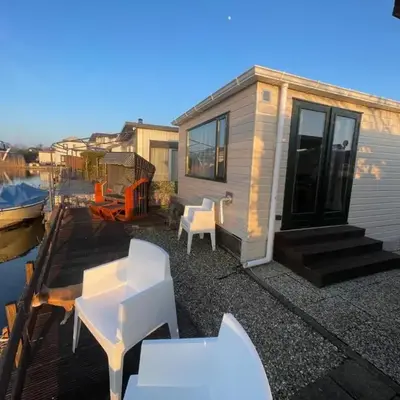 Apartment Chalet Welcome direkt am Wasser mit eigenem Steig by Interhome