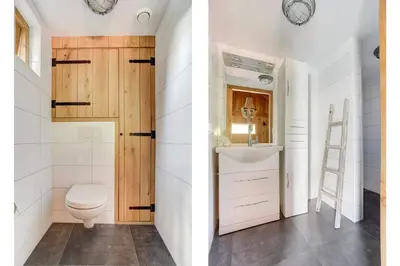 a bathroom with a toilet and a sink at B&B Tuinhuis Vianen in Vianen