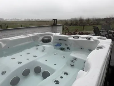 a white bath tub sitting on top of a roof at Aan de Amstel in De Hoef