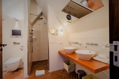 a bathroom with two sinks and a toilet at Villa Beukenhof in Oegstgeest
