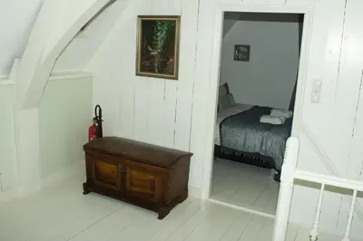 a small bedroom with a bed and a wooden trunk at NR22 Leiden in Leiden
