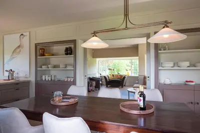 a kitchen and dining room with a table and chairs at De Kievit in Vogelenzang