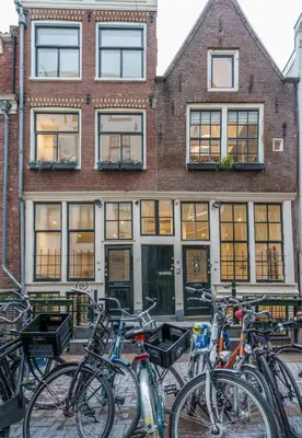 a group of bikes parked in front of a building at Luxury Flower Market Apartment in Amsterdam
