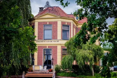 a building with a bench in front of it at Logement aan de Vecht in Breukelen