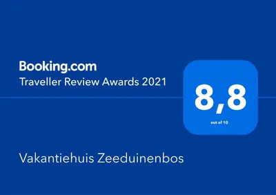 a blue box with the number eight on it at Vakantiehuis Zeeduinenbos in Schoorl
