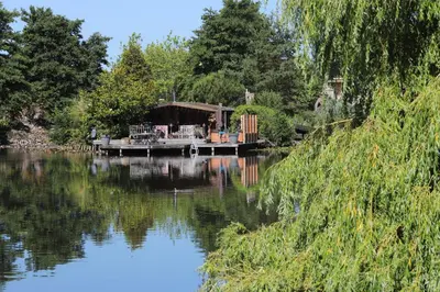 a house on a dock next to a body of water at Paradijs Eiland in Hillegom