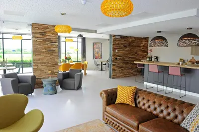 a living room with a couch and a table at als het golft in Roelofarendsveen