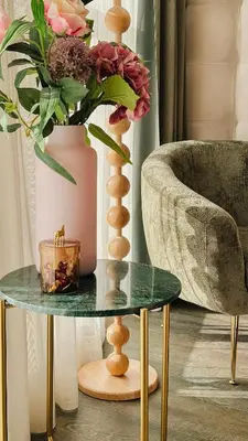 a glass table with a vase and a vase with flowers at City Attic Haarlem in Haarlem
