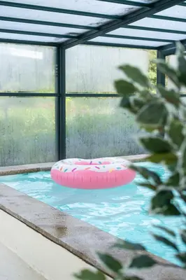 a pink frisbee floating in a swimming pool at Het Findament Tiny house in Hilversum