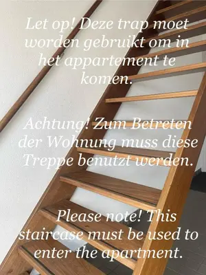 a sign that reads let up de rig most women get caught on in her at Vitamine Zee in IJmuiden
