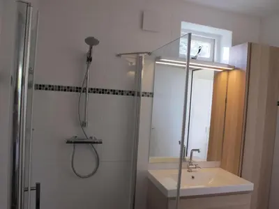 a bathroom with a shower and a sink at La Tulipe in Egmond aan den Hoef