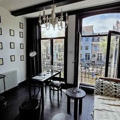 JoyJoyJoy the Black Beauty ecolicious studio in a canal house with French balcony with view on the canals