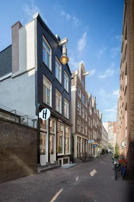 a building with a street sign with the number four at The Highland House in Amsterdam