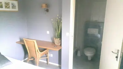 two pictures of a dining room table and a toilet at Hotel Velsen in IJmuiden