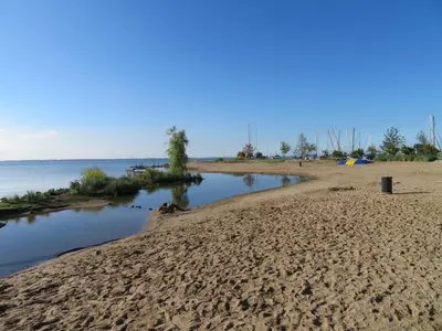 a sandy beach with a body of water at Luxurious Water Villa in Uitdam