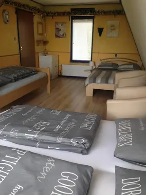two beds in a room with yellow walls at B&B-Edam in Edam