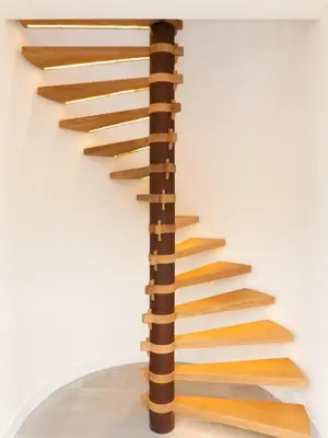 a wooden staircase with wood treads against a white wall at Hotel-Restaurant Het Rechthuis in Muiderberg
