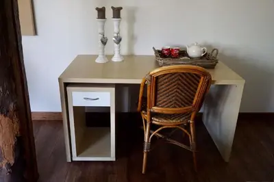 a desk with a chair and a table with a mirror at B & B De Gouwe Plek in Hoogwoud