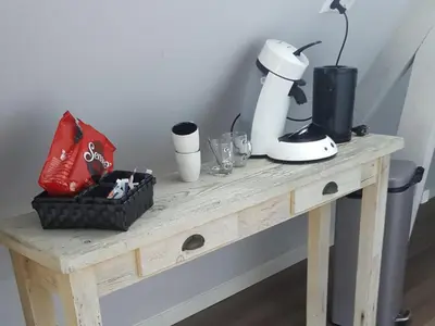 a table with a blender on top of it at Het Zwanennest in Den Ilp