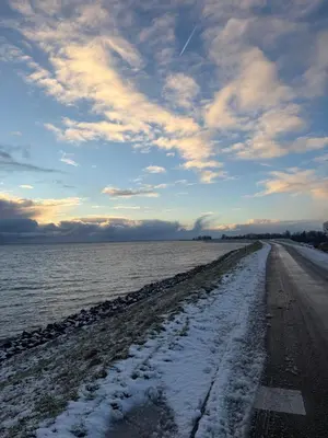 a beach with snow on it and a cloudy sky at Vakantiehuis Het Uilennest in Wijdenes